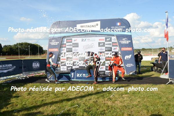 http://v2.adecom-photo.com/images//1.RALLYCROSS/2021/RALLYCROSS_LOHEACRX _2021/AMBIANCE_DIVERS/40E_4431.JPG